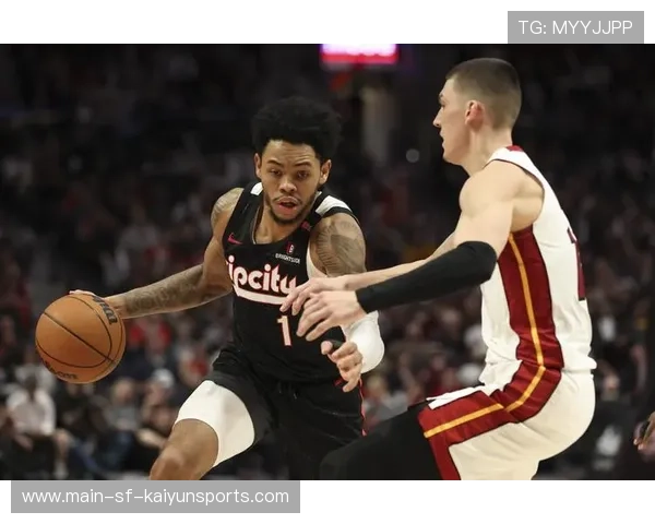 热火险胜开拓者：替补奇兵三分建功，热火和开拓者比赛