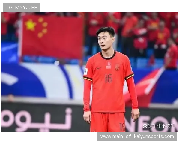 蒋圣龙抢占身位头球解围,申花防线积极应对积分重罚 蒋圣龙抢占身位头球解围,申花防线积极应对积分重罚